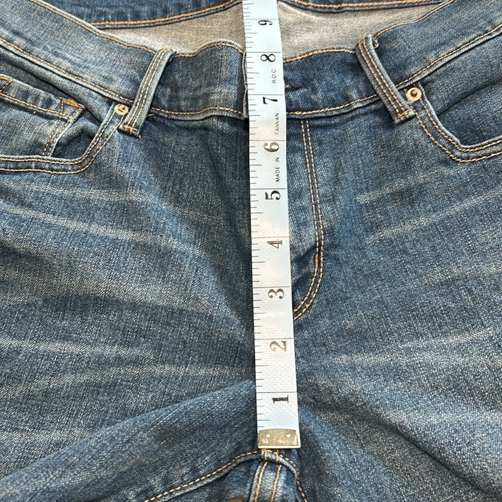 Old Navy Original Mid Rise Straight Leg Jean Sz 4 Short - Picture 9 of 12